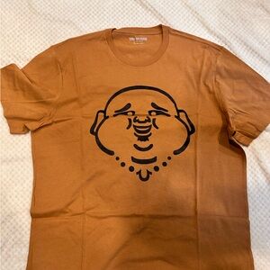 Men’s True Religion tee